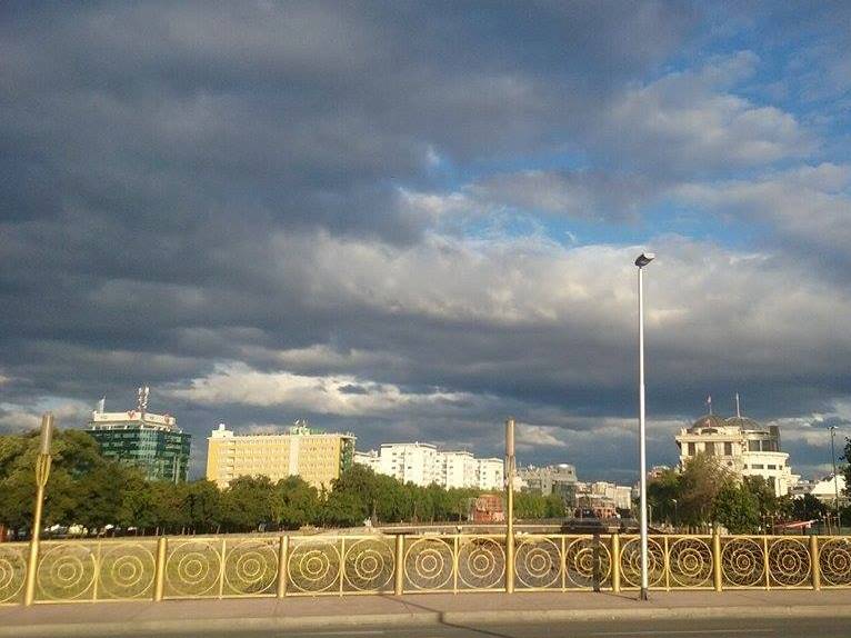Променливо облачно со повремен дожд во источна и јужна Македонија