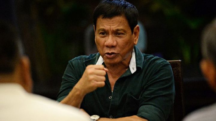 fotografija-pritisok-duterte-tocka-2016-02