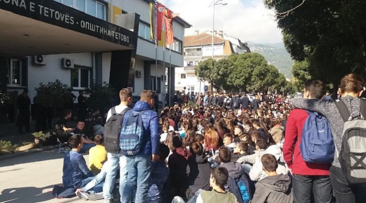 opstina-tetovo-protest-ucenici-5