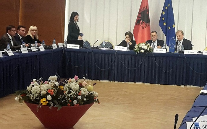 zaev2