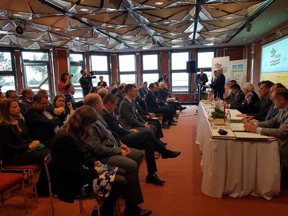 26814911_2092022894352572_3758049247984238044_n