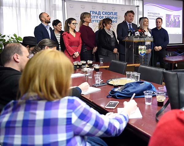 Pres-konferencija 100 dena (4)