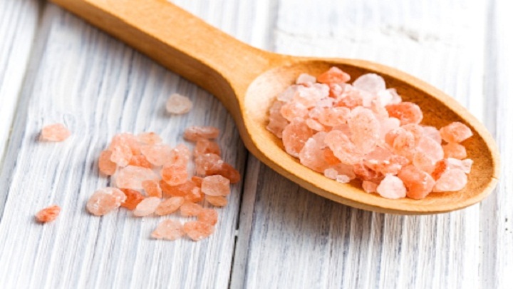 himalayan pink salt in wooden spoon