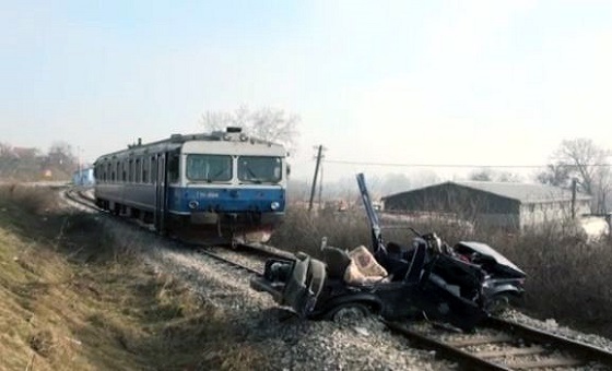 srbija-sudar-voz-i-avtomobil