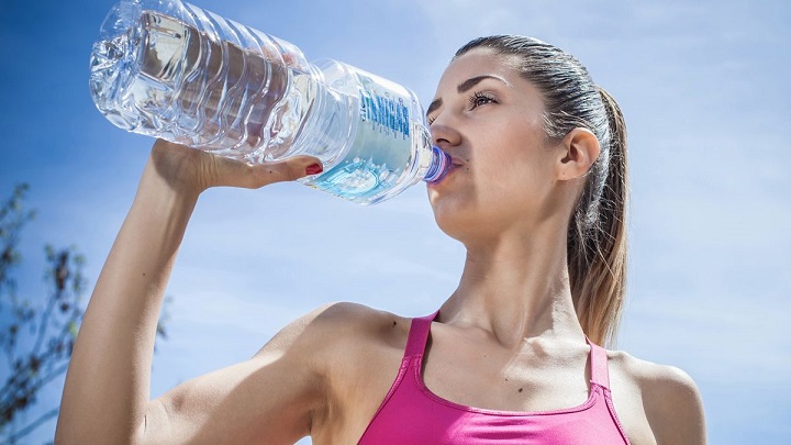 Woman-drinking-water-from-bottle