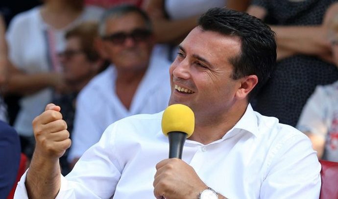 Zaev-valandovo-tribina-696x863