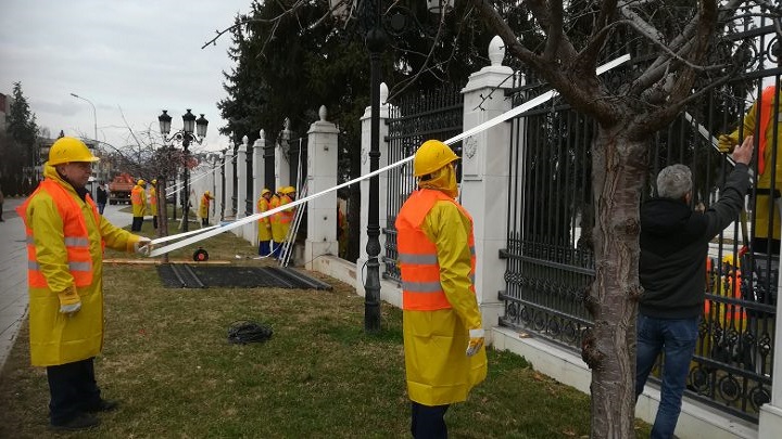 se-otstranuva-zheleznata-ograda-okolu-vladata