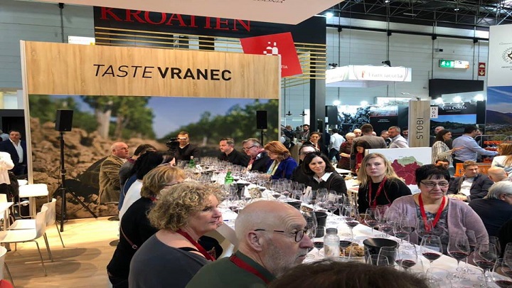 54515983_2369971059891086_2087002348034457600_n