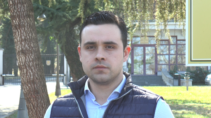 8833-kosta19