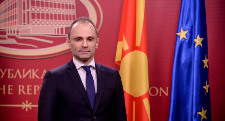 Филипче: Фотографиите од вчерашното празнување во верските храмови и пред нив се загрижувачки Филипче: Фотографиите од вчерашното празнување во верските храмови и пред нив се загрижувачки