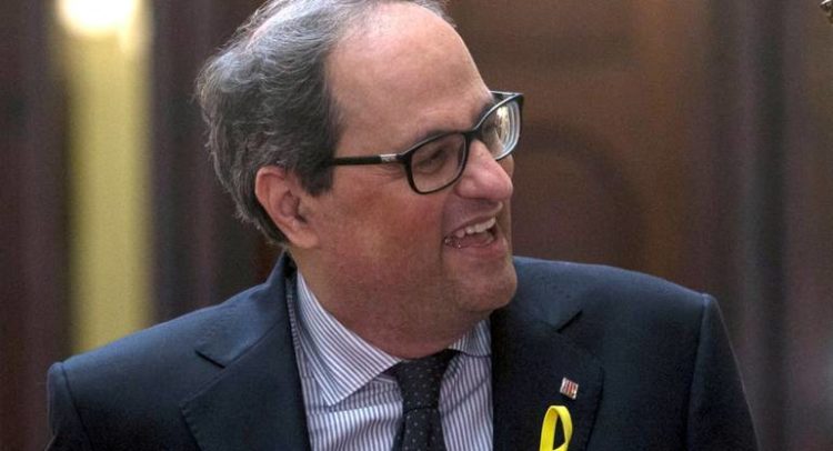 epa06727803 Candidate to Catalonia's regional presidency, Quim Torra, is seen before a meeting with the Parliamentary group of the JxCat pro independence Catalan party in Barcelona, Spain, 11 May 2018. During the meeting counted with the presence, via video conference, of former Catalan president Charles Puigdemont. The Catalan Parliament will be holding a Plenary Investiture Session on 12 May 2018.  EPA-EFE/QUIQUE GARCIA
