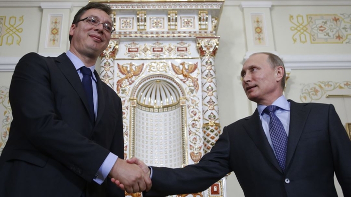 epa04305215 Russian President Vladimir Putin (R) welcomes Serbian Prime Minister Aleksandar Vucic (L) in the Novo-Ogaryovo residence, outside Moscow, Russia, 08 July 2014. Media reports state that under discussion in Aleksandar Vucic's visit will be the Ukrainian crisis and South Stream, a planned gas pipeline to transport Russian natural gas through the Black Sea to Bulgaria and through Serbia.  EPA/MAXIM SHIPENKOV / POOL