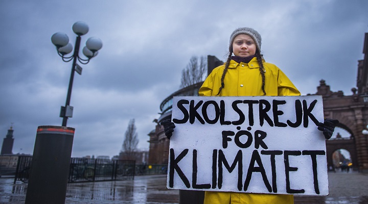 epa08095892 PICTURES OF THE DECADE Swedish teenager Greta Thunberg holds a placard reading 'School strike for the climate', during a protest against climate change outside the Swedish parliament in Stockholm, Sweden, 30 November 2018.  EPA-EFE/HANNA FRANZEN SWEDEN OUT