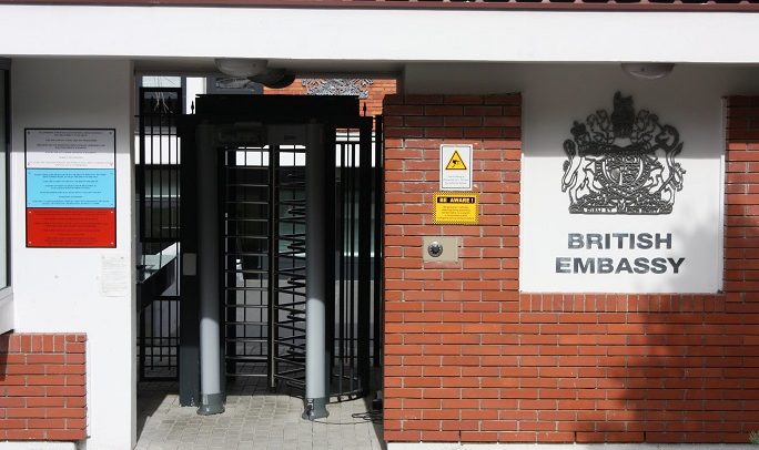 727403-somnitelen-paket-bil-ispraten-do-britanska-ambasada-vo-skopje-eve-gi-detalite