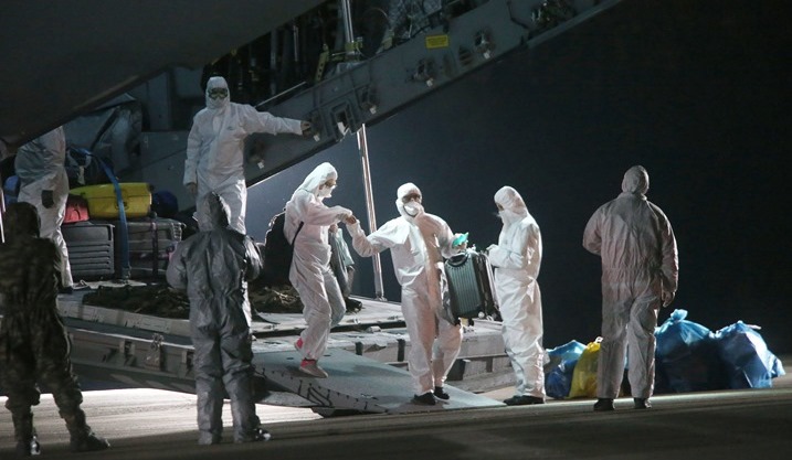 epa08186131 Forty-two evacuees from Turkey, Azerbaijan, Georgia and Albania arrive by plane from coronavirus hit Wuhan, China, at the airport in Ankara, Turkey, 01 February 2020. The coronavirus, called 2019-nCoV, originating from Wuhan, China, has spread to all the 31 provinces of China as well as more than a dozen countries in the world. The outbreak of coronavirus has so far claimed at least 259 lives and infected more than 11,000 others, according to media reports. EPA-EFE/STR