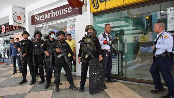 manila_filipini_trgovski_policija001-678x381