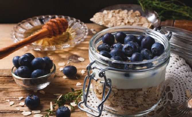 muesli-with-yogurt-blue-berries-glass-jar_80013-3951