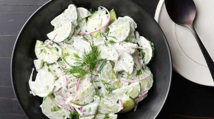 salata so krastavici