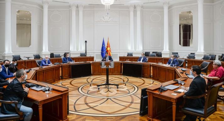 Zaev i Filipche so pretstavnici na restorani