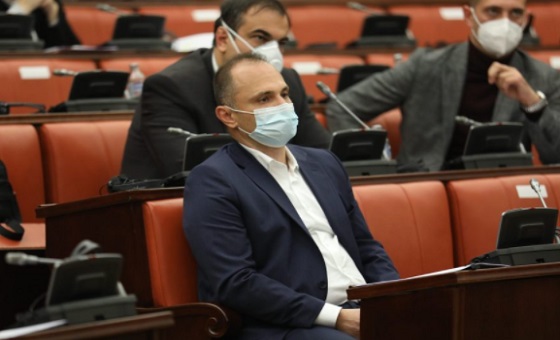 epa08512710 A doctor in the Isolation Unit of COVID-19 at the Agudos de Ezeiza Hospital in Buenos Aires, Argentina, 24 June 2020 (issued 27 June 2020). Argentina completes 100 days of quarantine on 27 June 2020, however there has been a sharp rise in COVID19 cases surpassing the 50,000 barrier in recent weeks which resulted in the extension and tightening of the lockdown.  EPA-EFE/Juan Ignacio Roncoroni  ATTENTION: This Image is part of a PHOTO SET