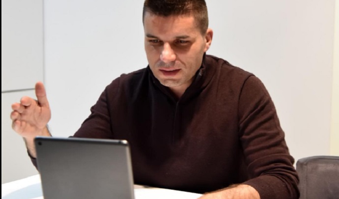 nikolovski na tribina