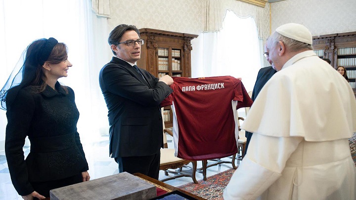 pendarovski kaj papata