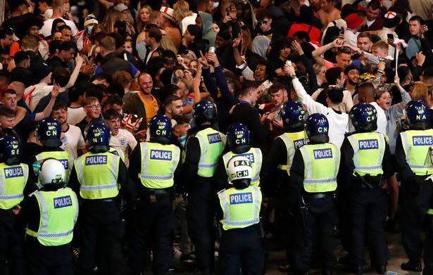 1_Euro-2020-Final-Fans-gather-for-Italy-v-England