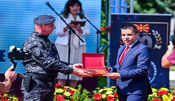 николовски љ