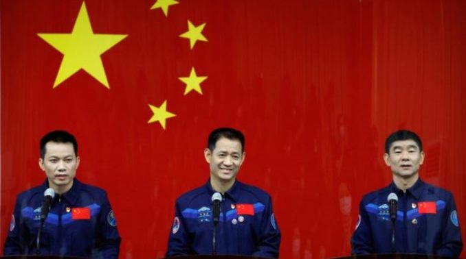 astronauti_kina_3453-678x381