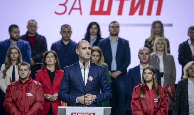 николов