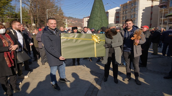 кр