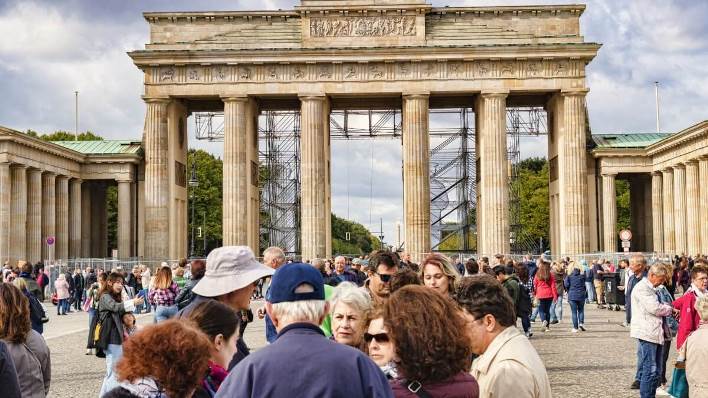 Brandenburg-Gate-and-Tourists-Berlin-Germany