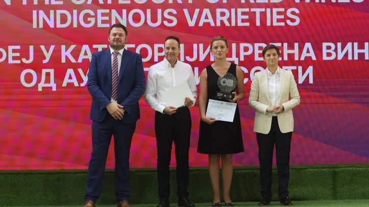 Trofej za crveno vino