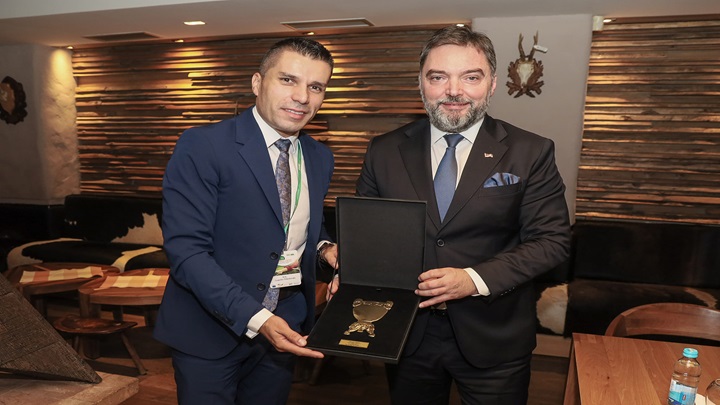 николовски