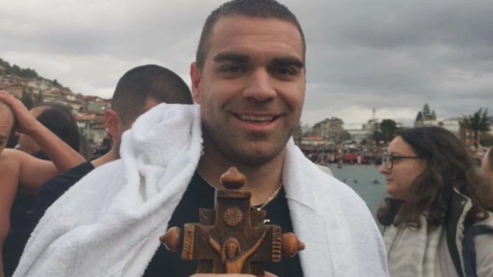 Крстот во Охрид го фати Никола Јакимоски IPortal